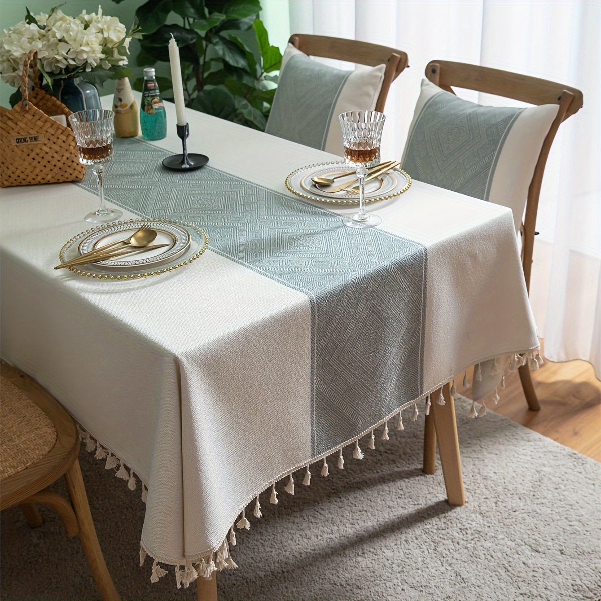 Tovaglia Elegante Rettangolare Linea "Brunch". Adatta per sala da pranzo, soggiorno e cucina. Raffinato prodotto con decorazione a fascia centrale e nappe